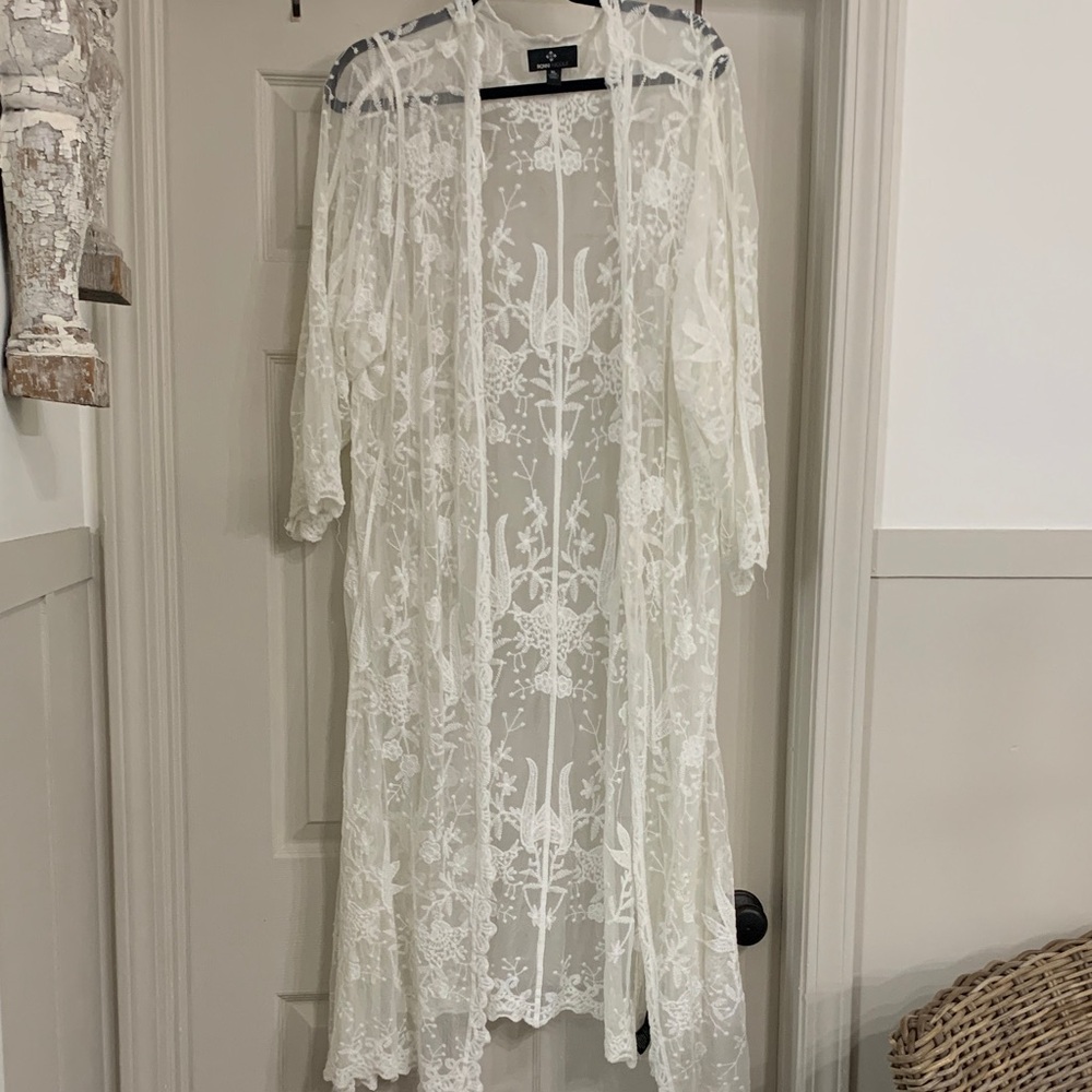 Ronni Nicole White Lace Kimono